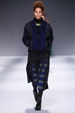 イッセイ ミヤケ 2013-14年秋冬コレクション - 人と服が織りなす彩り豊かな情景｜写真64