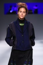 イッセイ ミヤケ 2013-14年秋冬コレクション - 人と服が織りなす彩り豊かな情景｜写真65