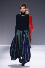 イッセイ ミヤケ 2013-14年秋冬コレクション - 人と服が織りなす彩り豊かな情景｜写真69