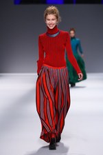 イッセイ ミヤケ 2013-14年秋冬コレクション - 人と服が織りなす彩り豊かな情景｜写真71