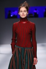 イッセイ ミヤケ 2013-14年秋冬コレクション - 人と服が織りなす彩り豊かな情景｜写真77