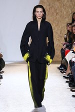 メゾン マルタン マルジェラ 2013-14年秋冬コレクション - マニッシュなアイテムを柔らかく大胆に｜写真1