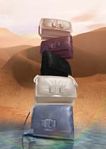 フェラガモ(Ferragamo) ヴィヴァ ボウ｜写真1