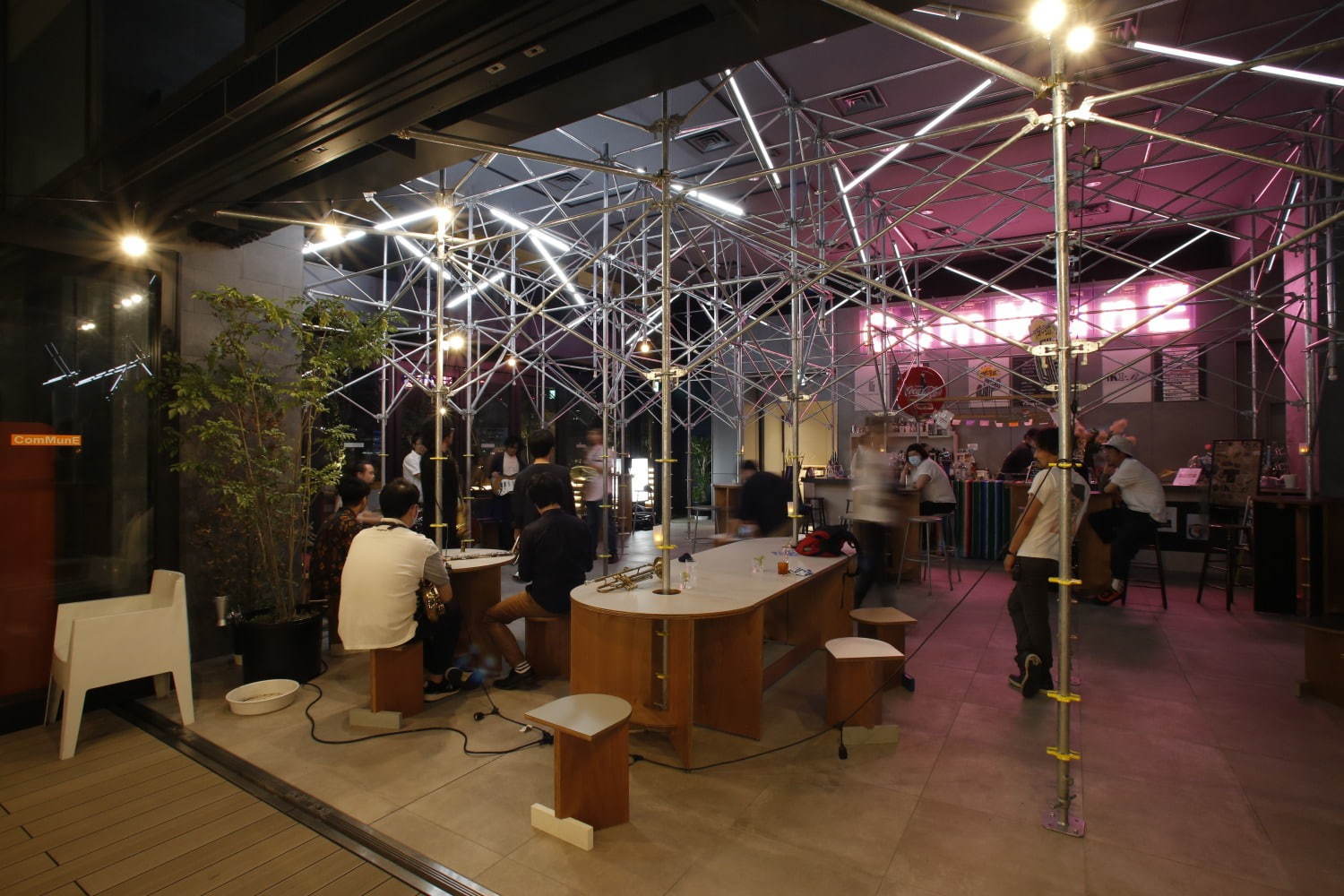 渋谷パルコの屋上ビアガーデン「コミューン ルーフトップ バー」自家製クラフトビールやグリルチキン｜写真8