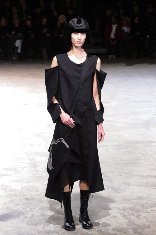 ヨウジヤマモト(Yohji Yamamoto) 2013-14年秋冬ウィメンズコレクション  - 写真3