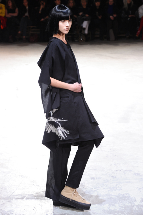 ヨウジヤマモト(Yohji Yamamoto) 2013-14年秋冬ウィメンズコレクション  - 写真6