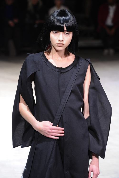 ヨウジヤマモト(Yohji Yamamoto) 2013-14年秋冬ウィメンズコレクション  - 写真8