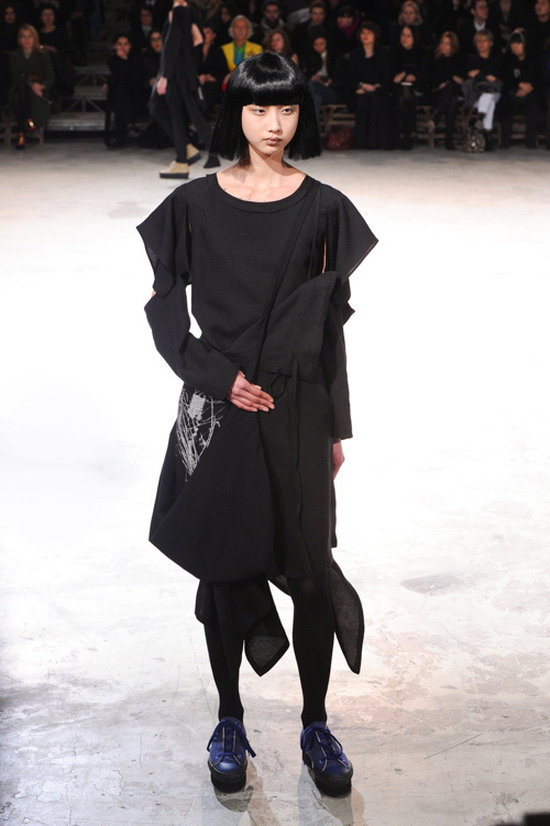 ヨウジヤマモト(Yohji Yamamoto) 2013-14年秋冬ウィメンズコレクション  - 写真9