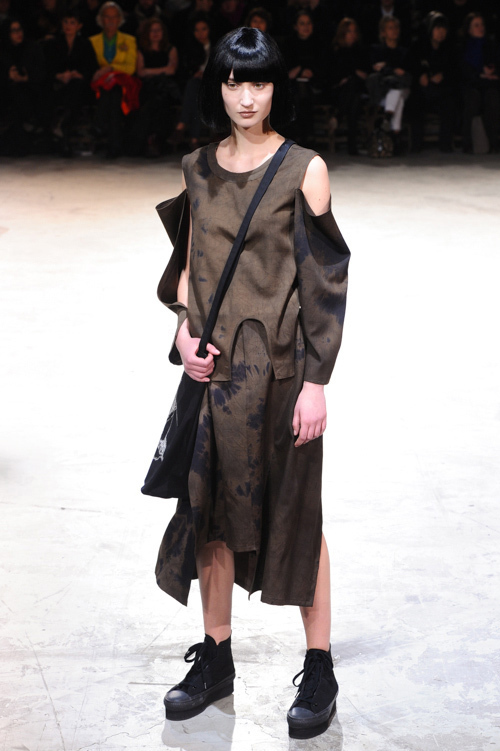 ヨウジヤマモト(Yohji Yamamoto) 2013-14年秋冬ウィメンズコレクション  - 写真10