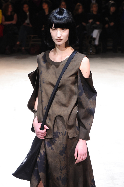 ヨウジヤマモト(Yohji Yamamoto) 2013-14年秋冬ウィメンズコレクション  - 写真11