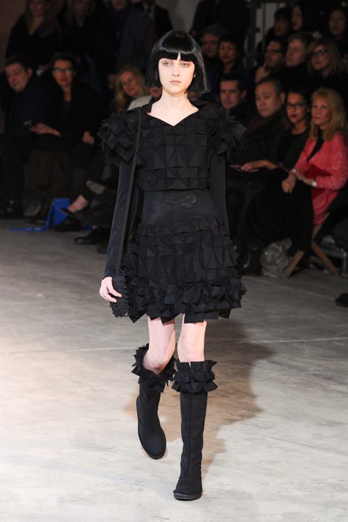 ヨウジヤマモト(Yohji Yamamoto) 2013-14年秋冬ウィメンズコレクション  - 写真15