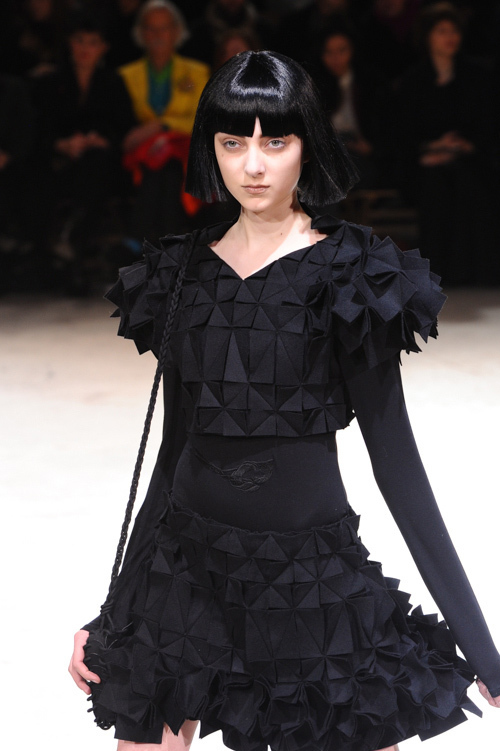 ヨウジヤマモト(Yohji Yamamoto) 2013-14年秋冬ウィメンズコレクション  - 写真16