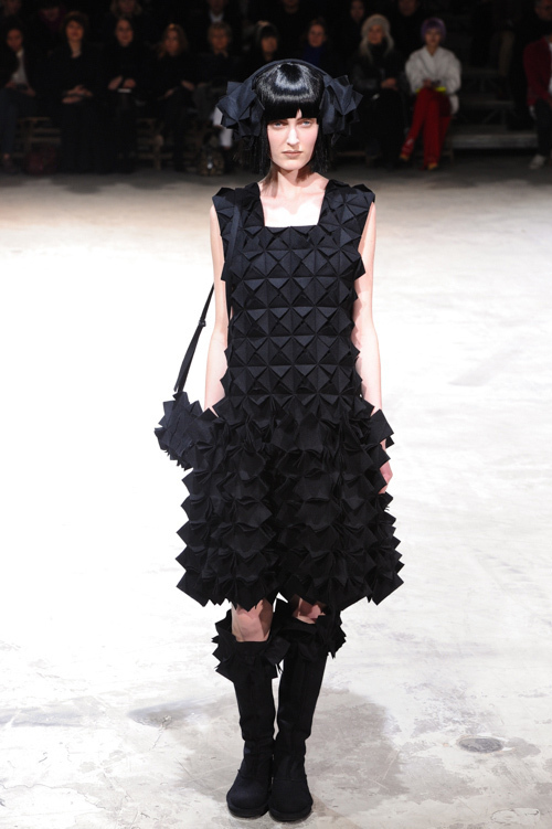 ヨウジヤマモト(Yohji Yamamoto) 2013-14年秋冬ウィメンズコレクション  - 写真18