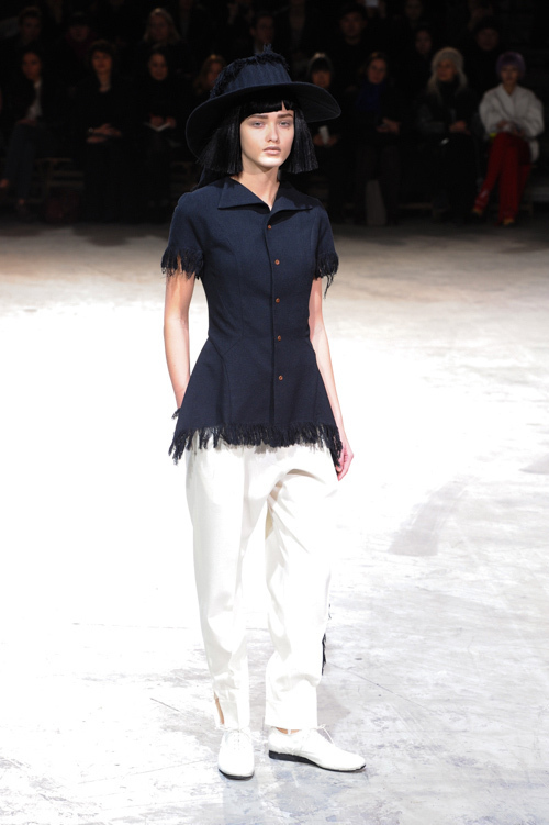 ヨウジヤマモト(Yohji Yamamoto) 2013-14年秋冬ウィメンズコレクション  - 写真21