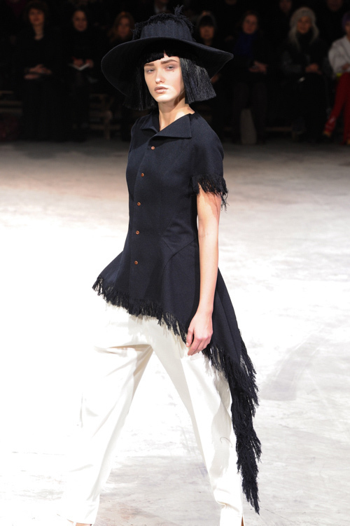 ヨウジヤマモト(Yohji Yamamoto) 2013-14年秋冬ウィメンズコレクション  - 写真22