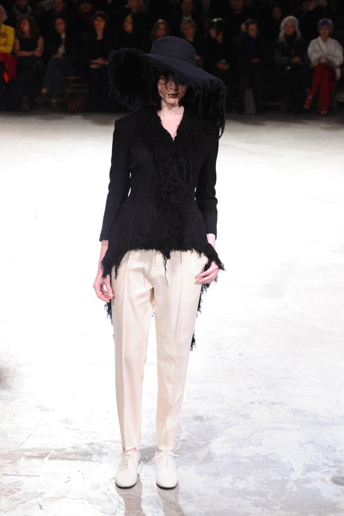 ヨウジヤマモト(Yohji Yamamoto) 2013-14年秋冬ウィメンズコレクション  - 写真23