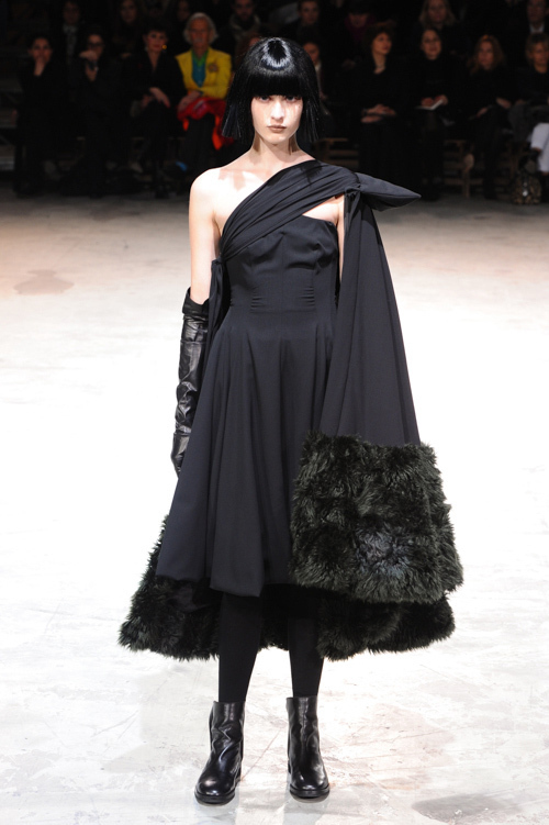 ヨウジヤマモト(Yohji Yamamoto) 2013-14年秋冬ウィメンズコレクション  - 写真25