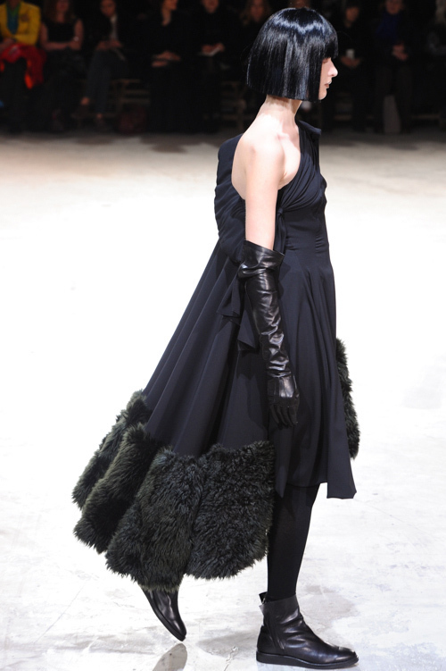 ヨウジヤマモト(Yohji Yamamoto) 2013-14年秋冬ウィメンズコレクション  - 写真26