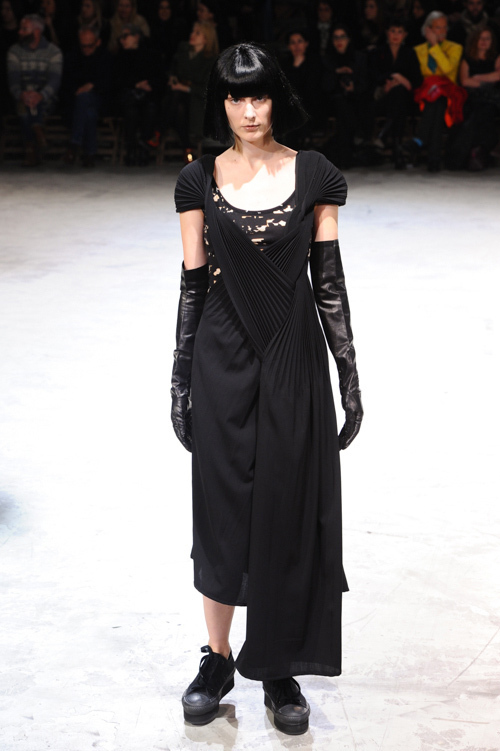 ヨウジヤマモト(Yohji Yamamoto) 2013-14年秋冬ウィメンズコレクション  - 写真27