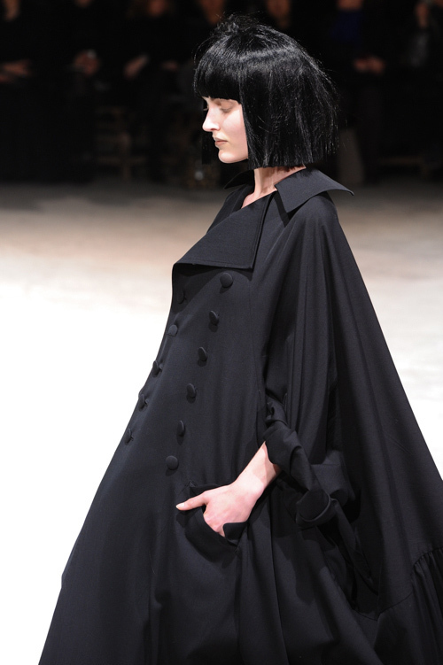 ヨウジヤマモト(Yohji Yamamoto) 2013-14年秋冬ウィメンズコレクション  - 写真44