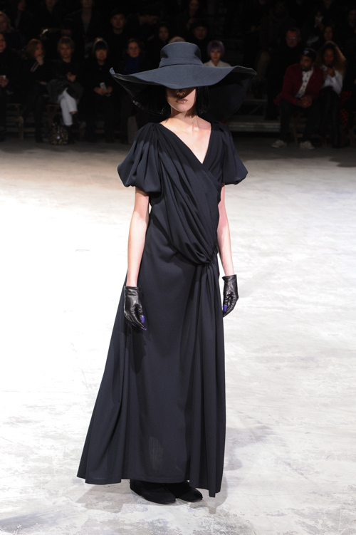 ヨウジヤマモト(Yohji Yamamoto) 2013-14年秋冬ウィメンズコレクション  - 写真49