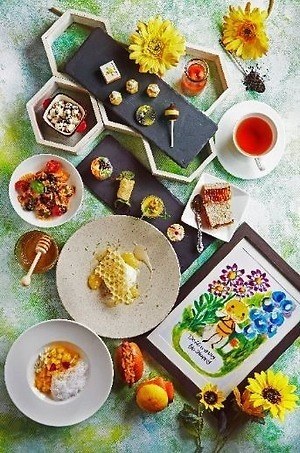 ザ・リッツ・カールトン大阪の“ハチミツ”たっぷり夏アフタヌーンティー、カレルチャペック紅茶店とコラボ｜写真2