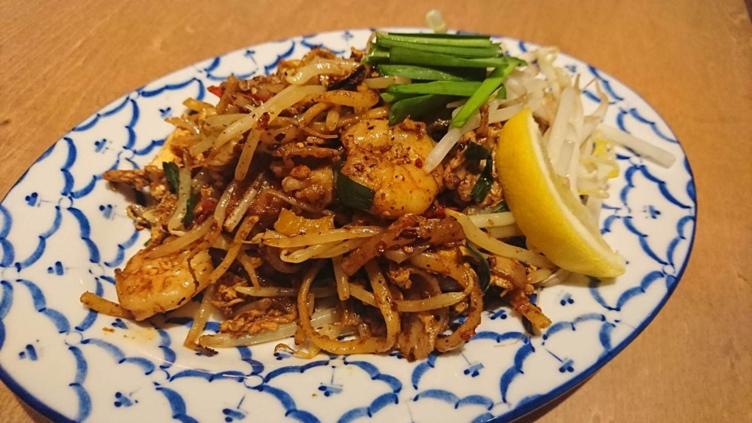 「生パッタイ専門店 ディパッタイ」新宿に、日本初“真空自家製麺”のもちもち食感＆激辛パッタイも｜写真4