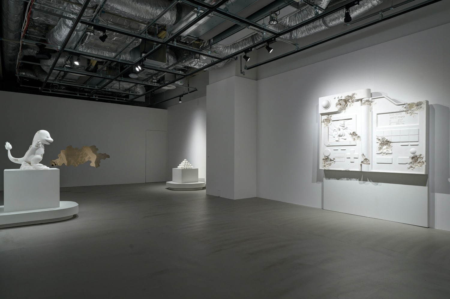 ポケモン×ダニエル・アーシャムの展覧会が渋谷パルコで、未公開彫刻作品が集結＆約2mのピカチュウも｜写真32
