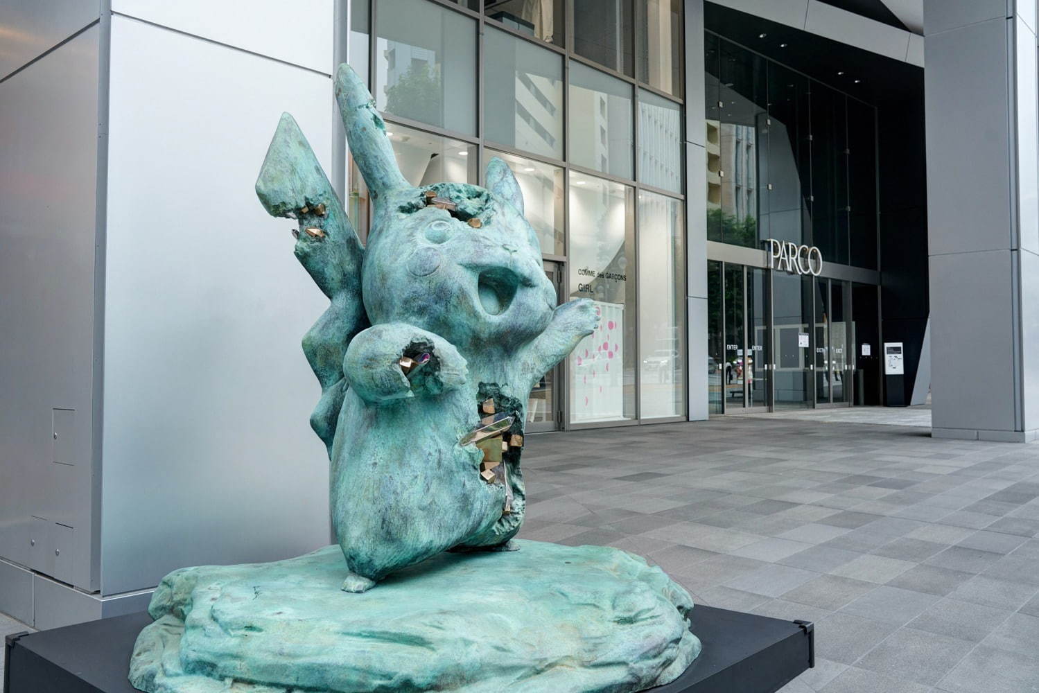 ポケモン×ダニエル・アーシャムの展覧会が渋谷パルコで、未公開彫刻作品が集結＆約2mのピカチュウも｜写真57