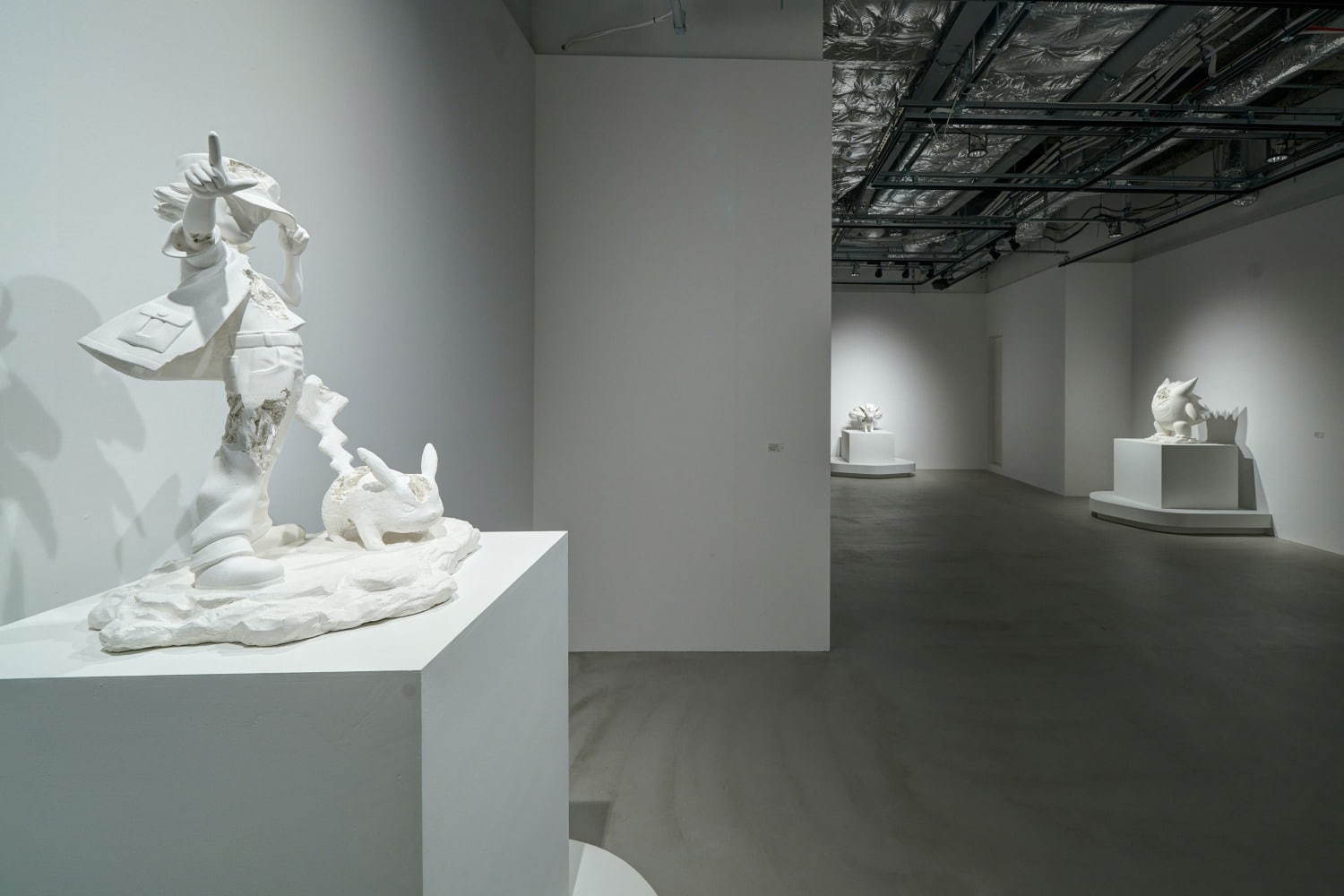 ポケモン×ダニエル・アーシャムの展覧会が渋谷パルコで、未公開彫刻作品が集結＆約2mのピカチュウも｜写真35