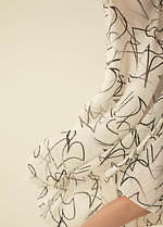 プリーツ プリーズ イッセイ ミヤケ“指揮棒の軌跡”モチーフワンピ＆“バイオリン”型バッグ｜写真10