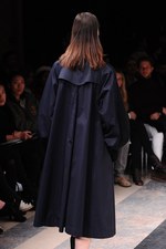 sacai 2013-14年秋冬コレクション - 新鮮なボリュームバランスで魅せるMIXフェミニン｜写真13