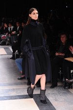 sacai 2013-14年秋冬コレクション - 新鮮なボリュームバランスで魅せるMIXフェミニン｜写真14