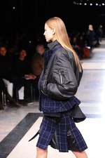 sacai 2013-14年秋冬コレクション - 新鮮なボリュームバランスで魅せるMIXフェミニン｜写真19