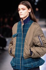 sacai 2013-14年秋冬コレクション - 新鮮なボリュームバランスで魅せるMIXフェミニン｜写真21