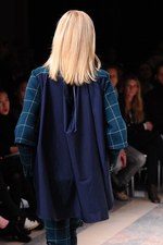 sacai 2013-14年秋冬コレクション - 新鮮なボリュームバランスで魅せるMIXフェミニン｜写真24
