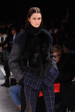 sacai 2013-14年秋冬コレクション - 新鮮なボリュームバランスで魅せるMIXフェミニン｜写真28