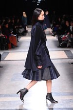 sacai 2013-14年秋冬コレクション - 新鮮なボリュームバランスで魅せるMIXフェミニン｜写真31