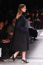 sacai 2013-14年秋冬コレクション - 新鮮なボリュームバランスで魅せるMIXフェミニン｜写真33