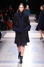 sacai 2013-14年秋冬コレクション - 新鮮なボリュームバランスで魅せるMIXフェミニン｜写真34