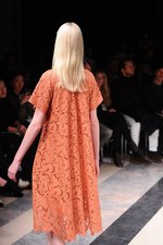 sacai 2013-14年秋冬コレクション - 新鮮なボリュームバランスで魅せるMIXフェミニン｜写真42