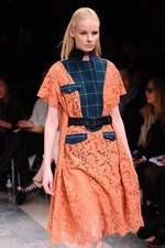sacai 2013-14年秋冬コレクション - 新鮮なボリュームバランスで魅せるMIXフェミニン｜写真43