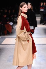 sacai 2013-14年秋冬コレクション - 新鮮なボリュームバランスで魅せるMIXフェミニン｜写真51