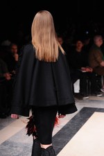 sacai 2013-14年秋冬コレクション - 新鮮なボリュームバランスで魅せるMIXフェミニン｜写真53