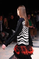 sacai 2013-14年秋冬コレクション - 新鮮なボリュームバランスで魅せるMIXフェミニン｜写真55