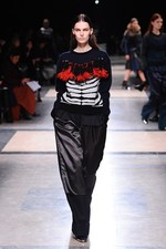 sacai 2013-14年秋冬コレクション - 新鮮なボリュームバランスで魅せるMIXフェミニン｜写真56