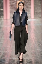 アクネ ストゥディオス 2013-14年秋冬コレクション - 構築的なシルエットとレイヤードで魅せたパリコレ初舞台｜写真1