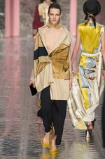 アクネ ストゥディオス 2013-14年秋冬コレクション - 構築的なシルエットとレイヤードで魅せたパリコレ初舞台｜写真14