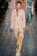 アクネ ストゥディオス 2013-14年秋冬コレクション - 構築的なシルエットとレイヤードで魅せたパリコレ初舞台｜写真31