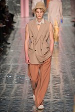 アクネ ストゥディオス 2013-14年秋冬コレクション - 構築的なシルエットとレイヤードで魅せたパリコレ初舞台｜写真33